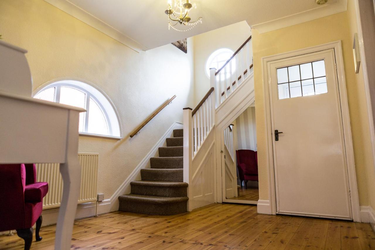 Large 5 Bed House In Scarborough Near The Beach, Large Garden & Hot Tub Exterior foto
