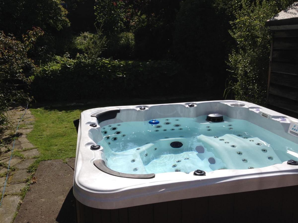 Large 5 Bed House In Scarborough Near The Beach, Large Garden & Hot Tub Exterior foto