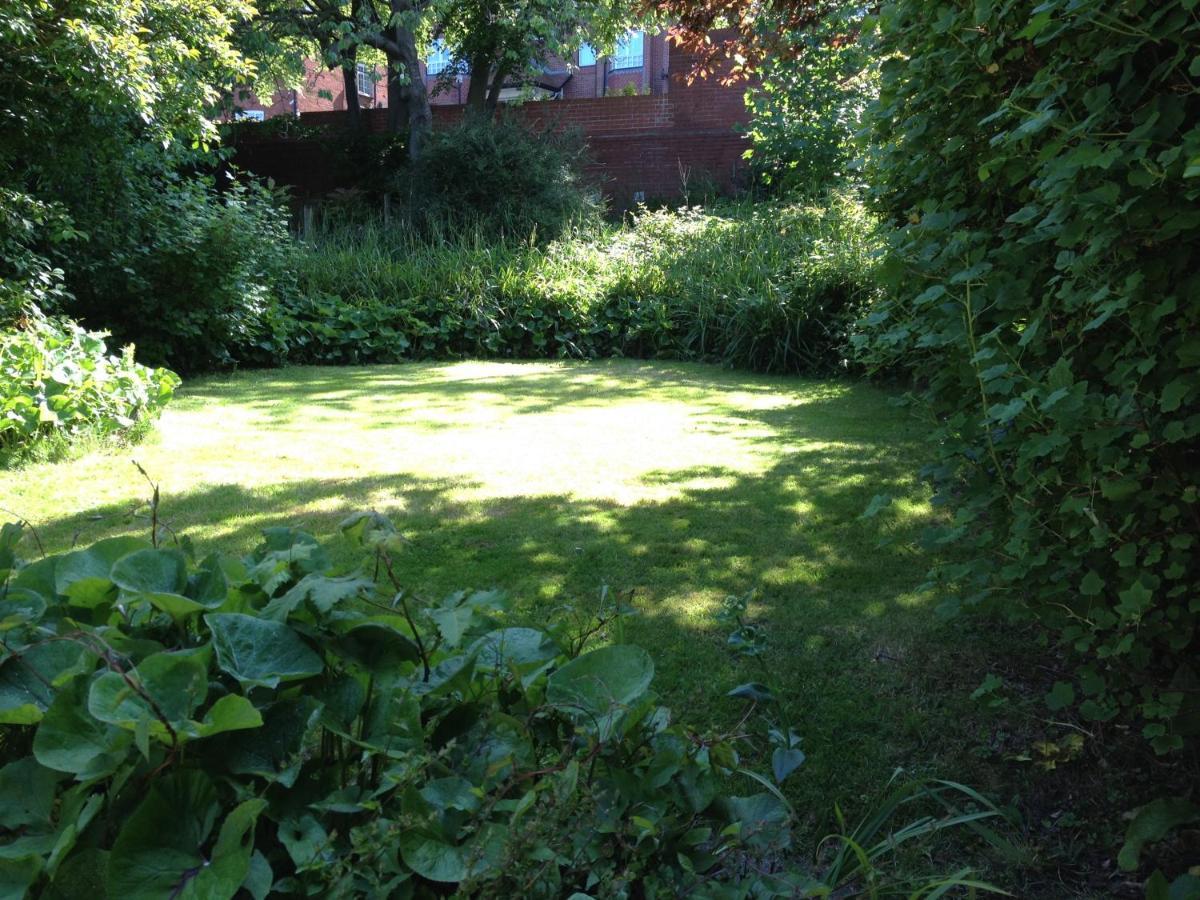 Large 5 Bed House In Scarborough Near The Beach, Large Garden & Hot Tub Exterior foto